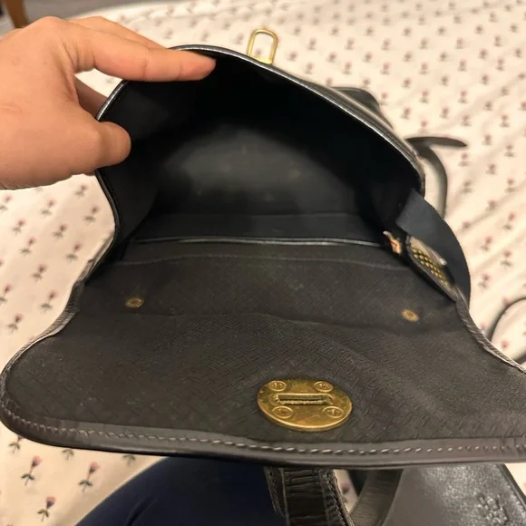 Vintage Y2K Dooney & Bourke Cabriolet black perforated leather backpack - Picture 7 of 10